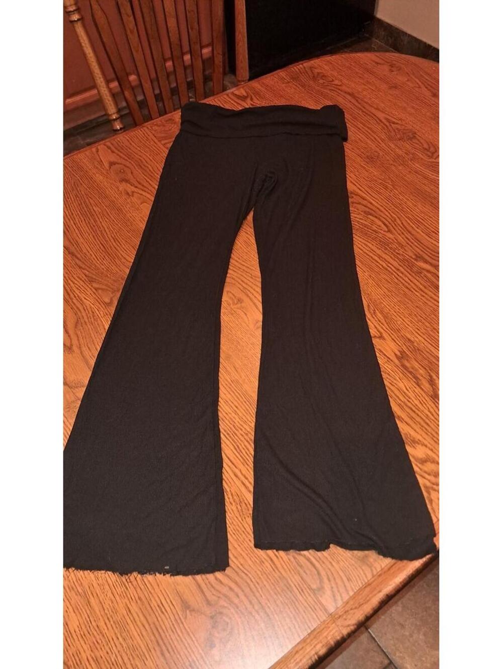 Unknown Brand: Women's Fluid Black Leggings. ‎ Size Large. Bell Bottoms